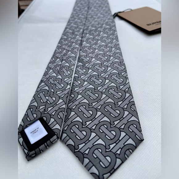 🔥TB MONOGRAM🔥🆕💯ICON BURBERRY GRIS LIMITED PRINT MOTIF TIE🔥EXCLUSIVE🔥 - Picture 8 of 14